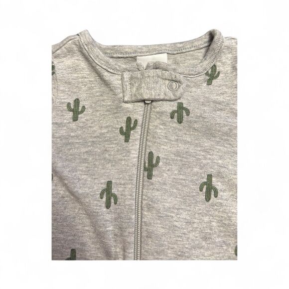 3 for $12 Gerber Gray and Green Cactus Footie for Newborn Baby - Picture 4 of 4
